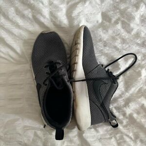 Black white grey Nike Free Run Tennis Shoes Trainers Women’s Size 5.5